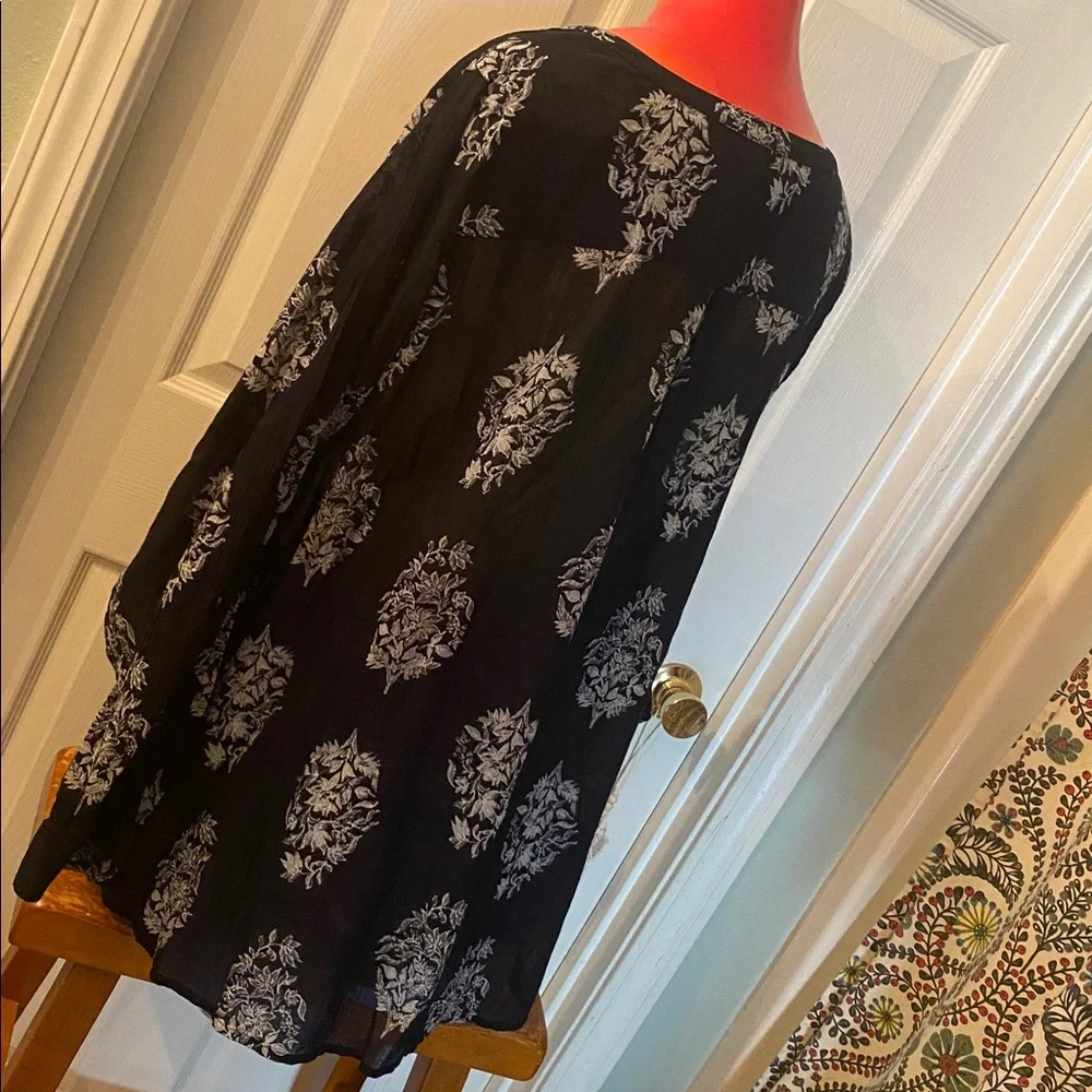 Lucky Brand Black and White Floral Blouse - Picture 10 of 12